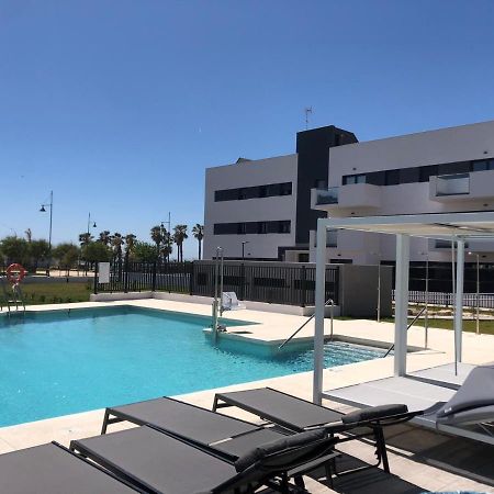 Bajo Con Jardin En Primera Linea De Playa Malaga Exterior photo